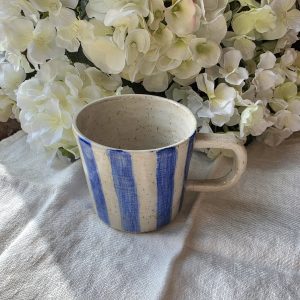 Handdrejad Kaffekopp Blå Rand ”Cream chamotte” Sundboden Design