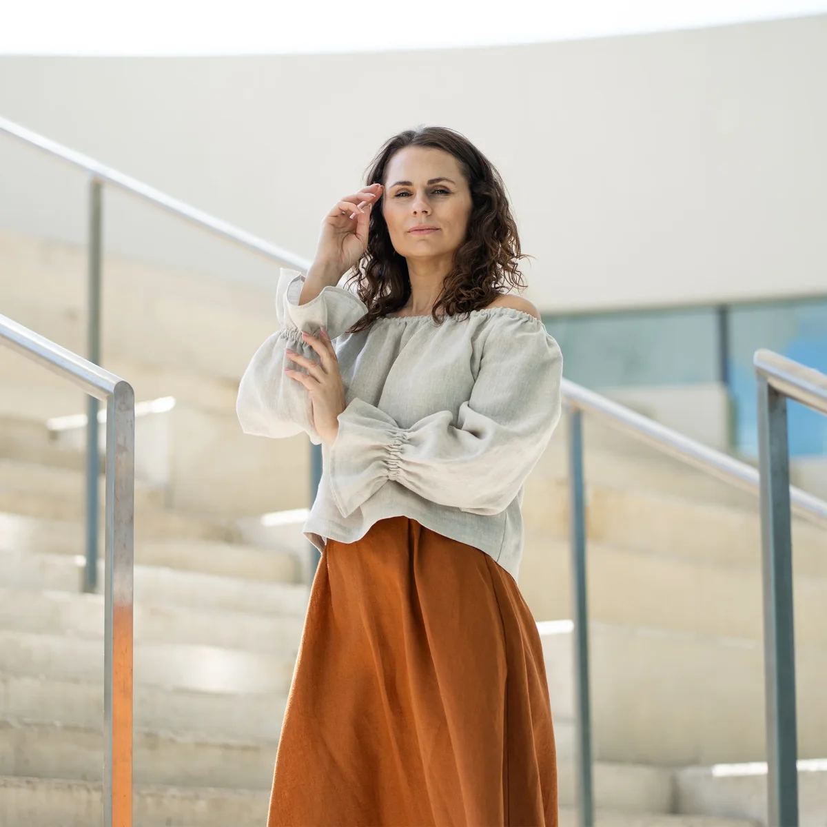 Off shoulder-blus med volanger Jessica - Bild 6