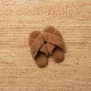 Damernas fluffiga kors-tofflor