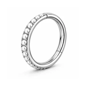 Clicker med gångjärn och vita pärlor - Smal ring till piercing i nickelfritt titan